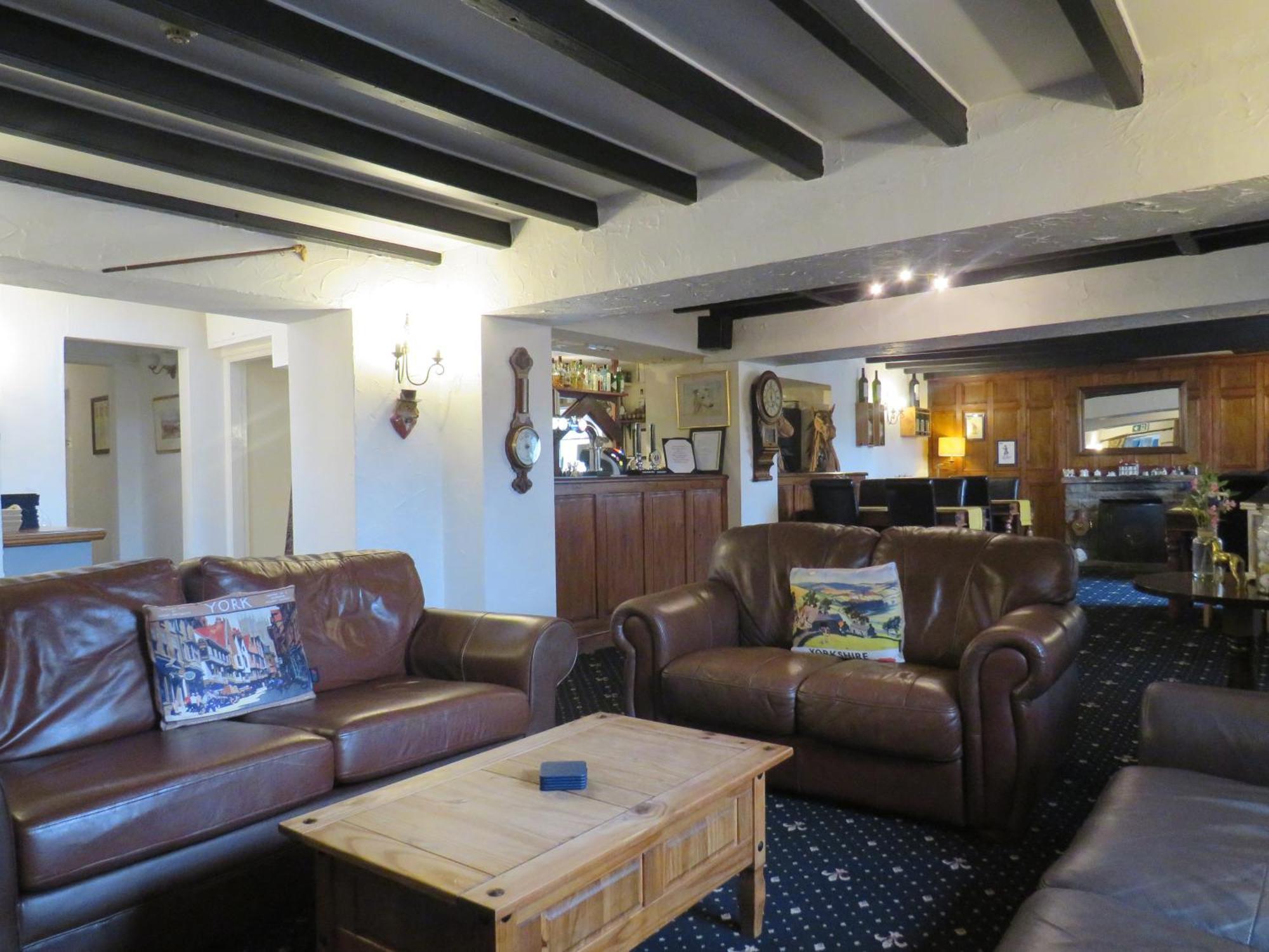 Ganton Greyhound Inn Екстериор снимка